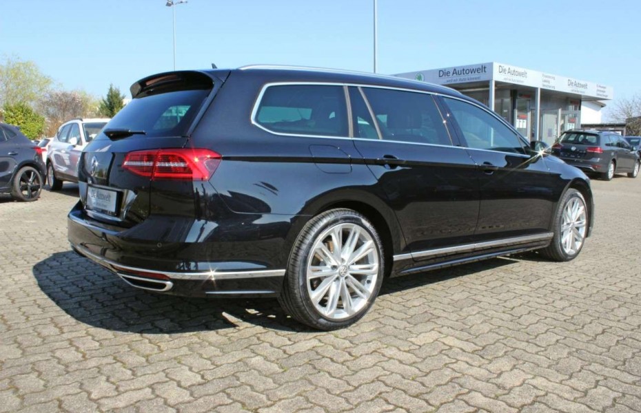 Volkswagen Passat Highline 2.0 TDI DSG 2x R-LINE Masáže LED AdTemp