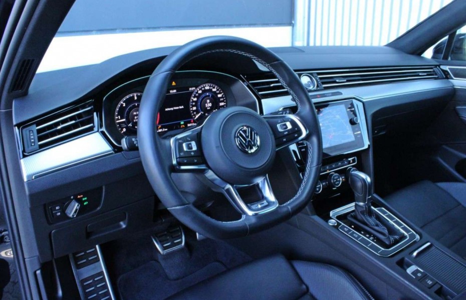 Volkswagen Passat Highline 2.0 TDI DSG 2x R-LINE Masáže LED AdTemp