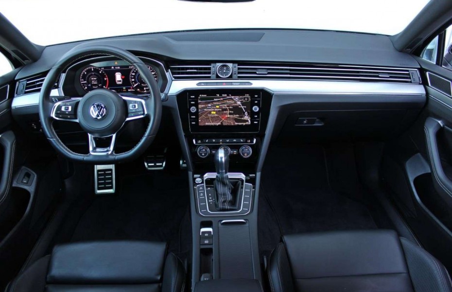 Volkswagen Passat Highline 2.0 TDI DSG 2x R-LINE Masáže LED AdTemp