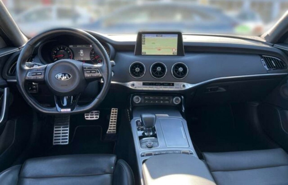 Kia Stinger 3.3 T-GDI GT 4WD GLASDACH