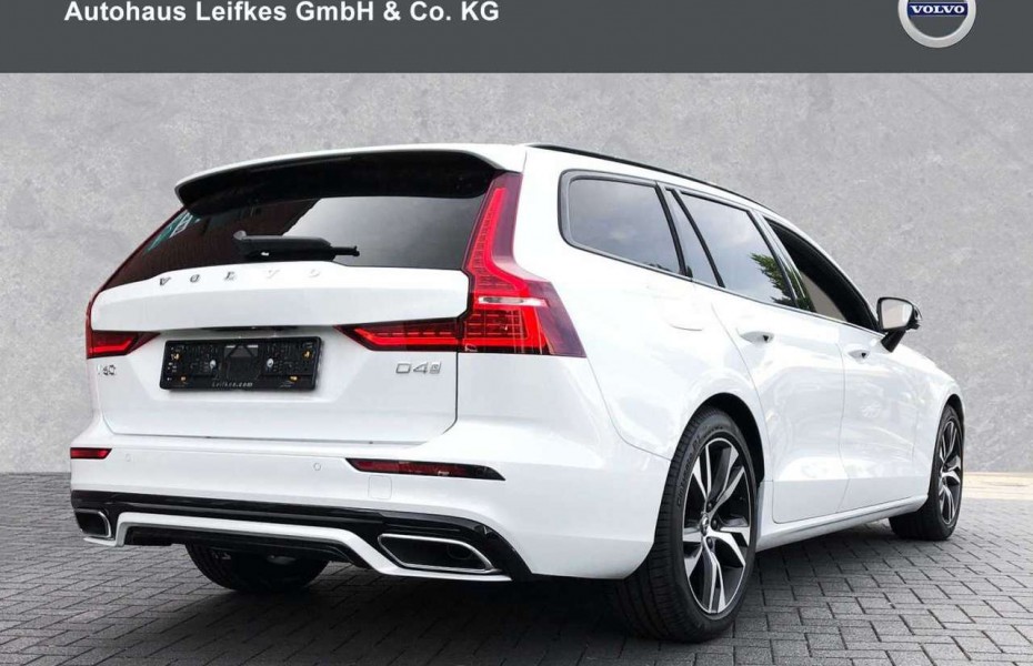 Volvo V60 D4 Geartronic R-Design *AHK*PANO*INTELLISAFE*KEYLE