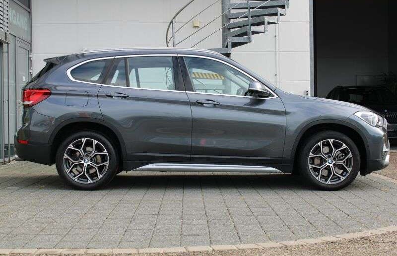 BMW X1 sDrive20iA xLine Navi LED AHK PDC SH FACELIFT