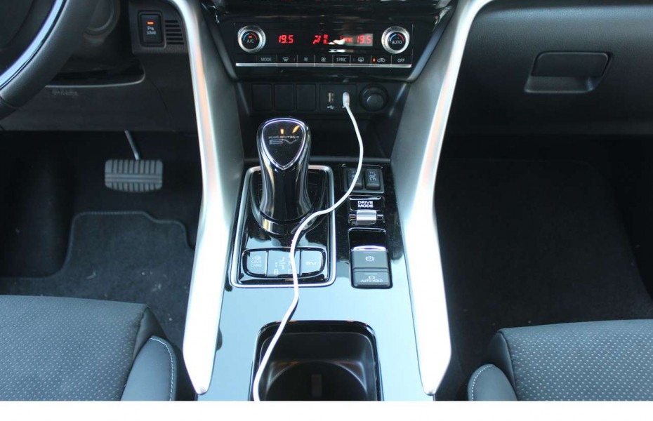 Mitsubishi Eclipse Cross PHEV mit Sportpaket, LED,NAV,HUD,UVM...