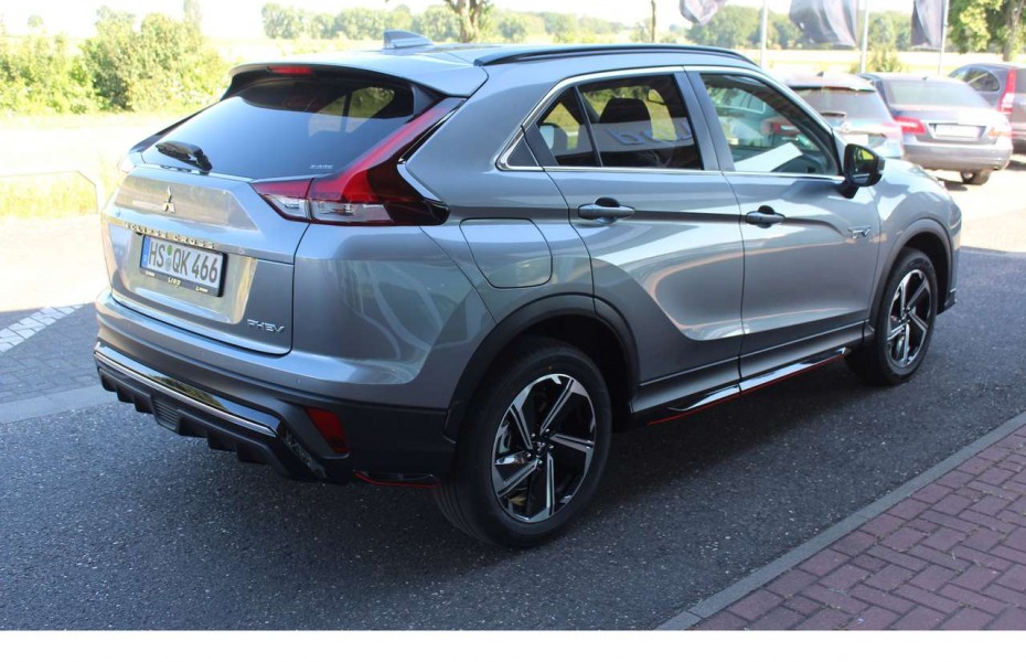 Mitsubishi Eclipse Cross PHEV mit Sportpaket, LED,NAV,HUD,UVM...