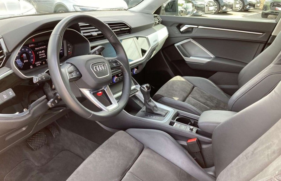 Audi Q3 35 TFSI S tronic AHK Navi Pano RFK Navi Matrix ...