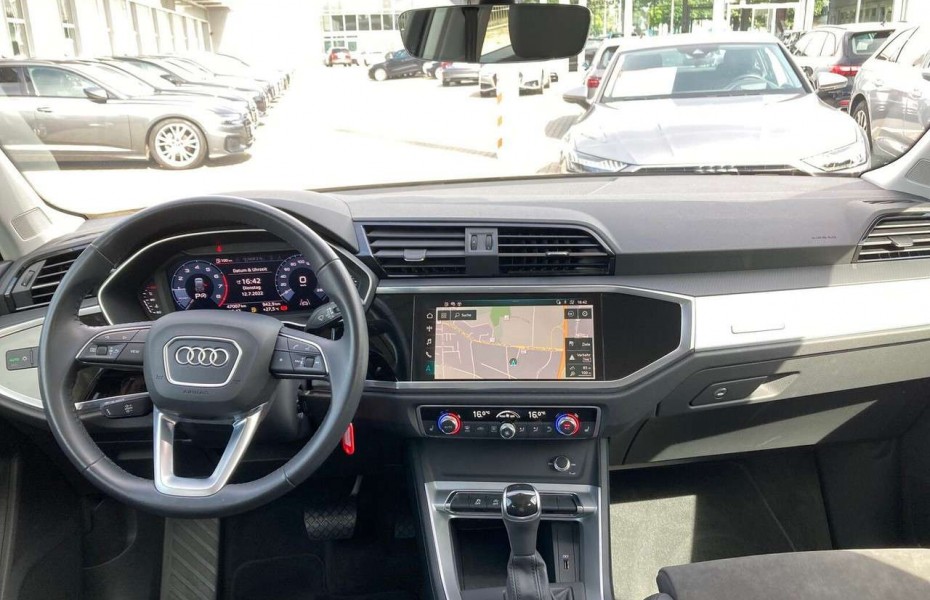 Audi Q3 35 TFSI S tronic AHK Navi Pano RFK Navi Matrix ...