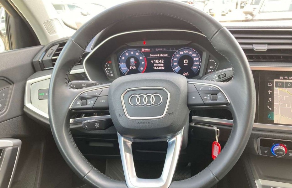 Audi Q3 35 TFSI S tronic AHK Navi Pano RFK Navi Matrix ...