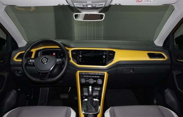 Volkswagen T-Roc R-Line 2.0TDI DSG 4M Pano LED AdTemp Taž