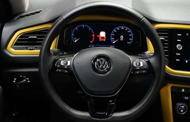 Volkswagen T-Roc R-Line 2.0TDI DSG 4M Pano LED AdTemp Taž