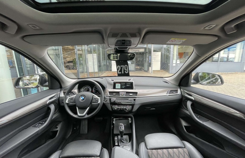 BMW X1 xDrive20d xLine Panoramadach Navi+ Sportsitze