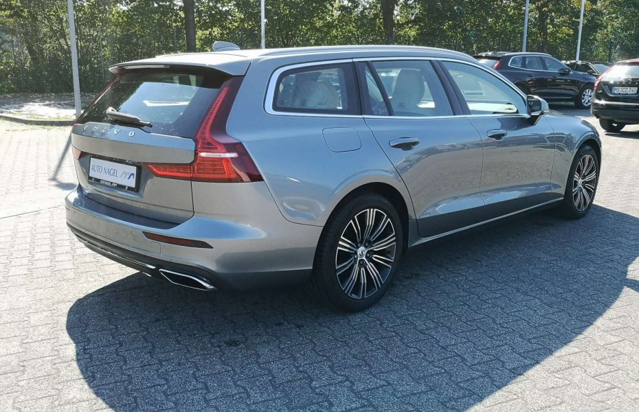 Volvo V60 T5 Aut Inscription LED Světlá kůže Navi Apple AdTemp LED