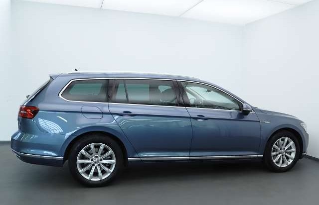Volkswagen Passat 2.0 TDI R-Line Pano LED AdTemp NezTop 360 Apple