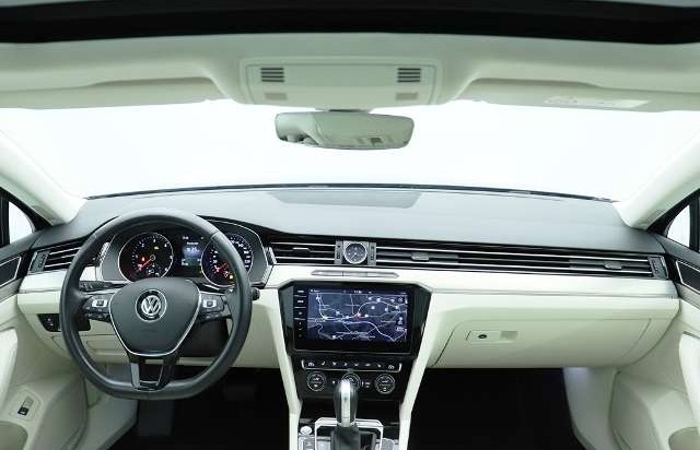 Volkswagen Passat 2.0 TDI R-Line Pano LED AdTemp NezTop 360 Apple