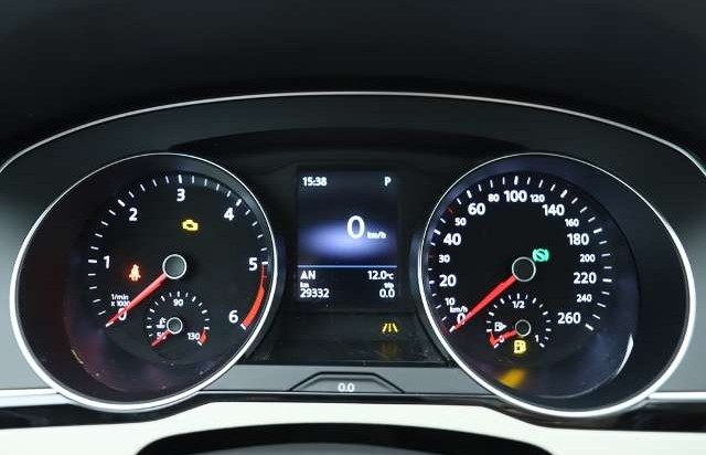 Volkswagen Passat 2.0 TDI R-Line Pano LED AdTemp NezTop 360 Apple