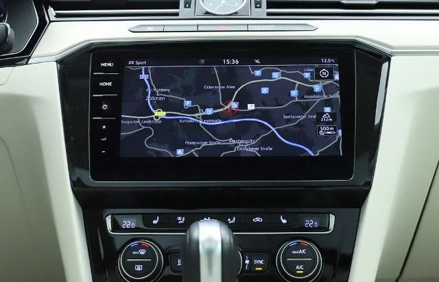Volkswagen Passat 2.0 TDI R-Line Pano LED AdTemp NezTop 360 Apple