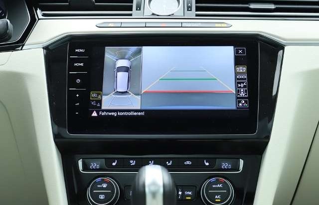 Volkswagen Passat 2.0 TDI R-Line Pano LED AdTemp NezTop 360 Apple