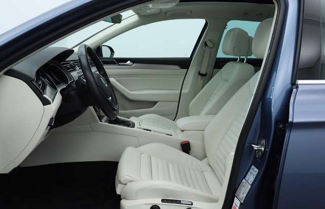 Volkswagen Passat 2.0 TDI R-Line Pano LED AdTemp NezTop 360 Apple
