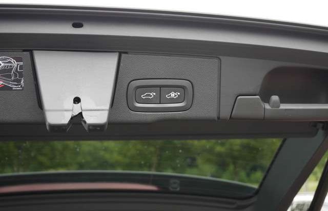 Volvo XC60 T5 AWD R-Design 1.Hand