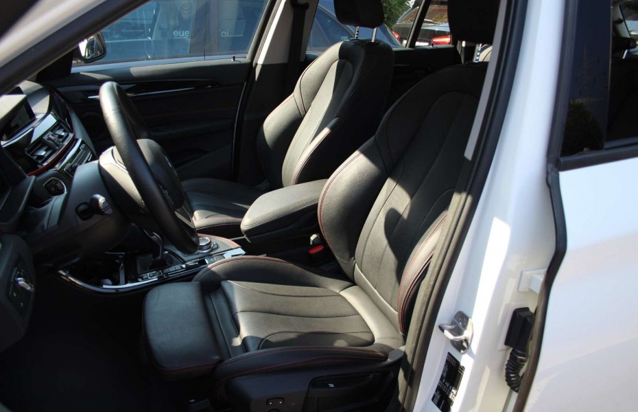 BMW X1 sDrive20i Sport-Line PA DA+ PDC LED Pano