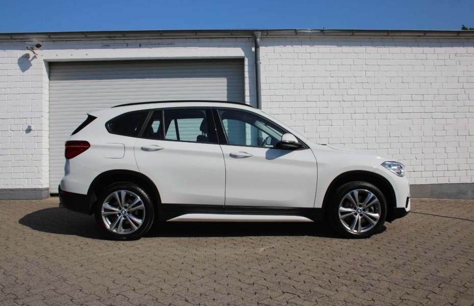 BMW X1 sDrive20i Sport-Line PA DA+ PDC LED Pano