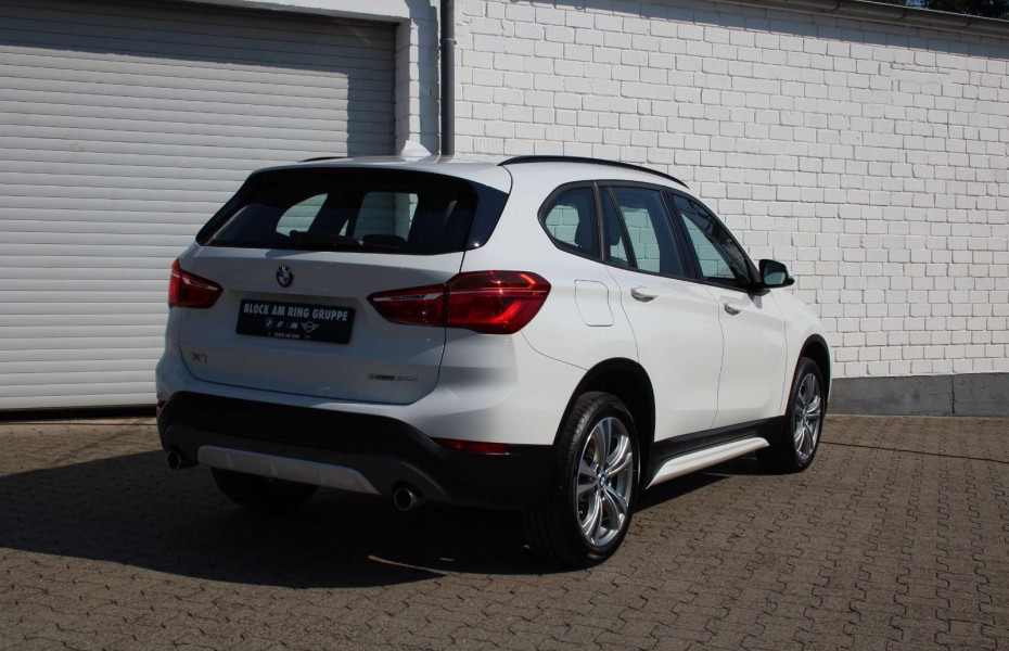 BMW X1 sDrive20i Sport-Line PA DA+ PDC LED Pano