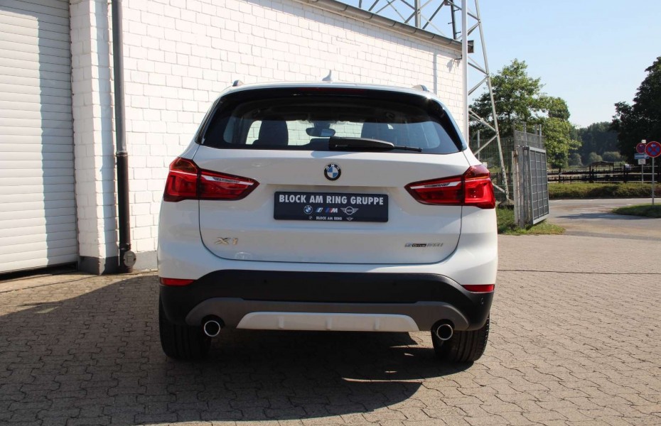BMW X1 sDrive20i Sport-Line PA DA+ PDC LED Pano