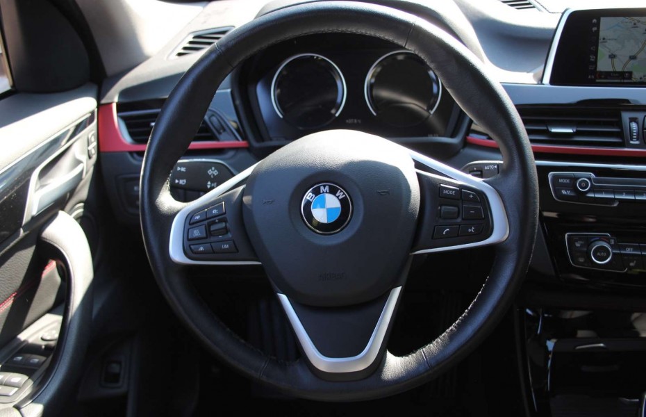 BMW X1 sDrive20i Sport-Line PA DA+ PDC LED Pano