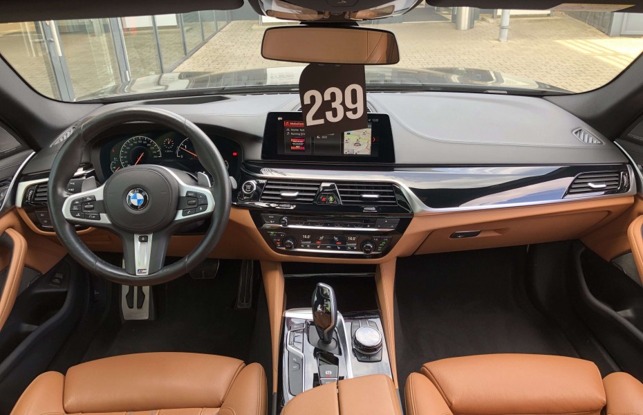 BMW Řada 5 d xDrive Tou M Sportpaket Standhz.AHK Pano TV