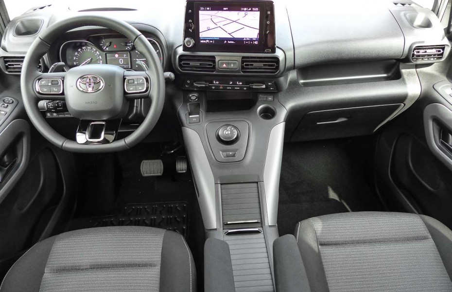 Toyota ProAce City Verso Team Deutschland Panorama Navi