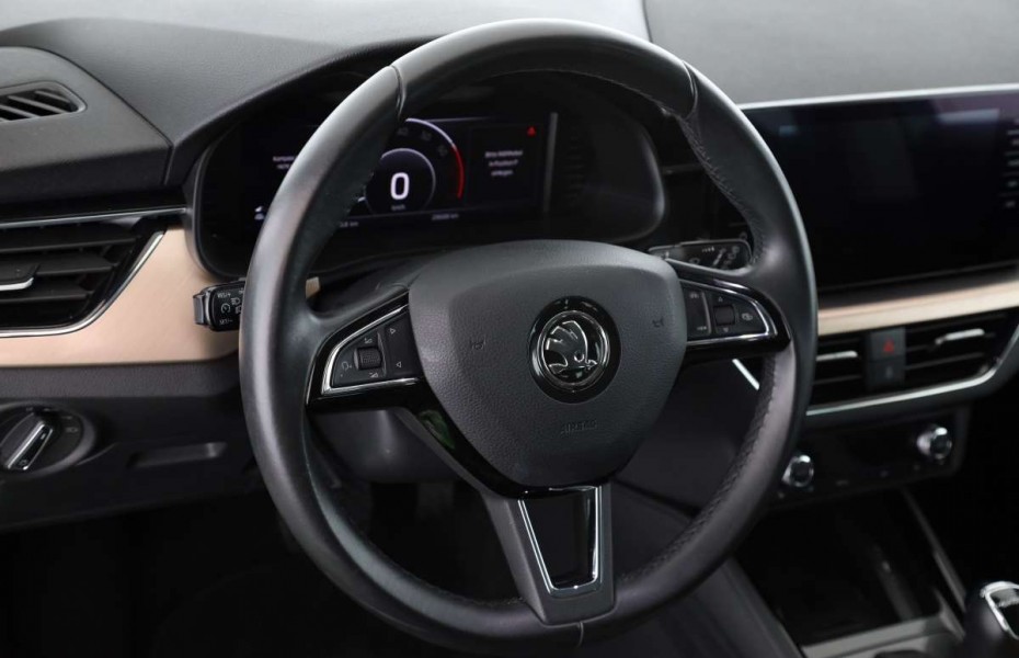 Škoda Kamiq 1.0 TSI DSG Style | NAVI | LED | AHK |