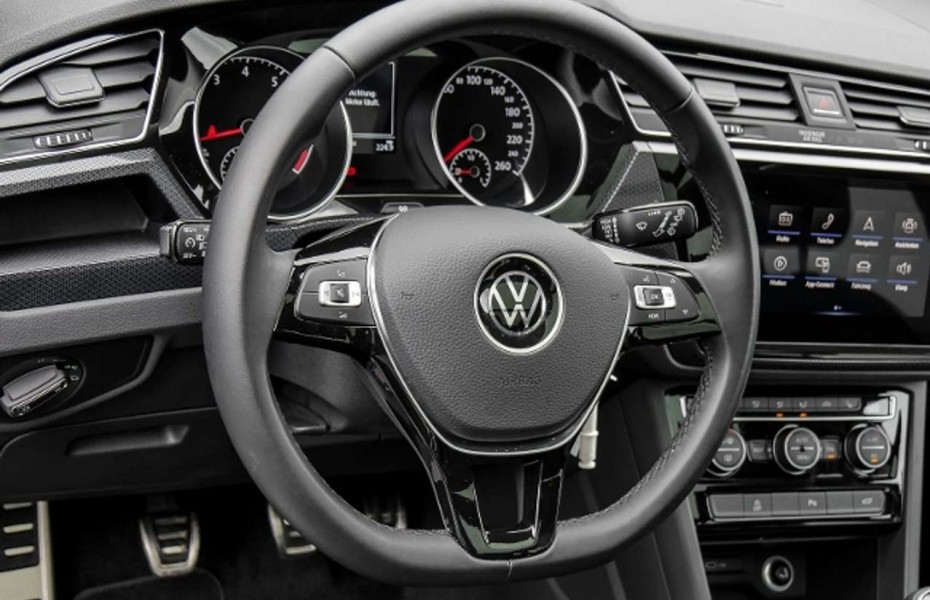 Volkswagen Touran UNITED 1.5 TSI LED Navi Pano RKamera 7-Sitzer