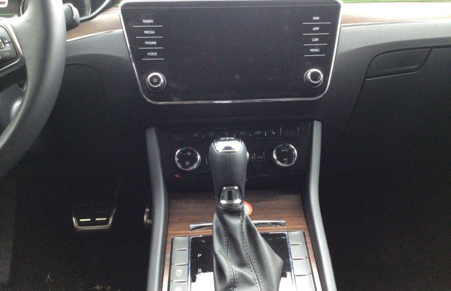 Škoda Superb 2.0 TDI Scout 4x4 scheckheftgepflegt KlimaAT; Navi