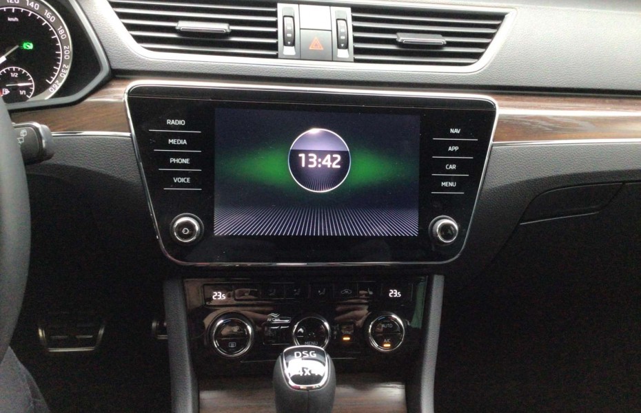 Škoda Superb 2.0 TDI Scout 4x4 scheckheftgepflegt KlimaAT; Navi