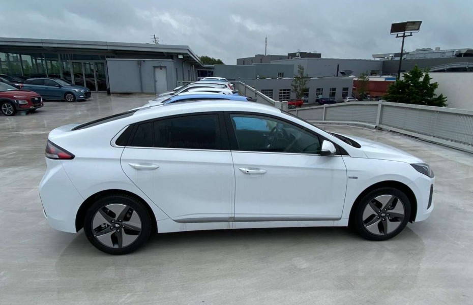 Hyundai Ioniq 1.6 GDI Hybrid Style LED Navi QI Ladefunk.