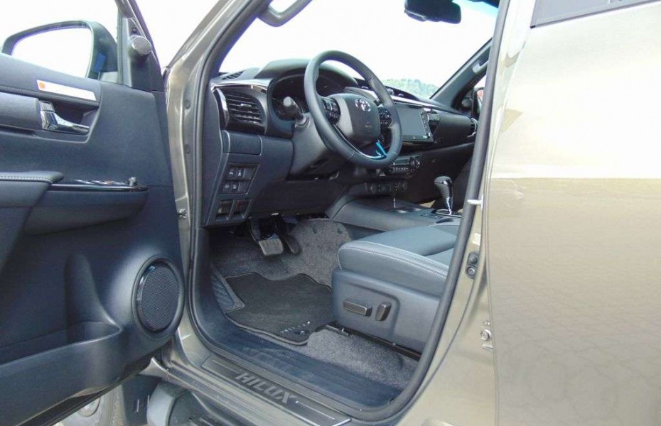 Toyota Hilux 4x4 Double Cab Autm. Invincible (AN1P)