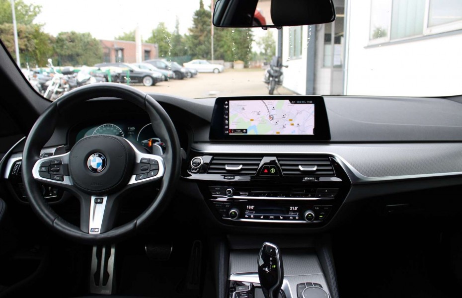 BMW Řada 5 d xDrive Touring M-Sport HUD StHzg AHK 19