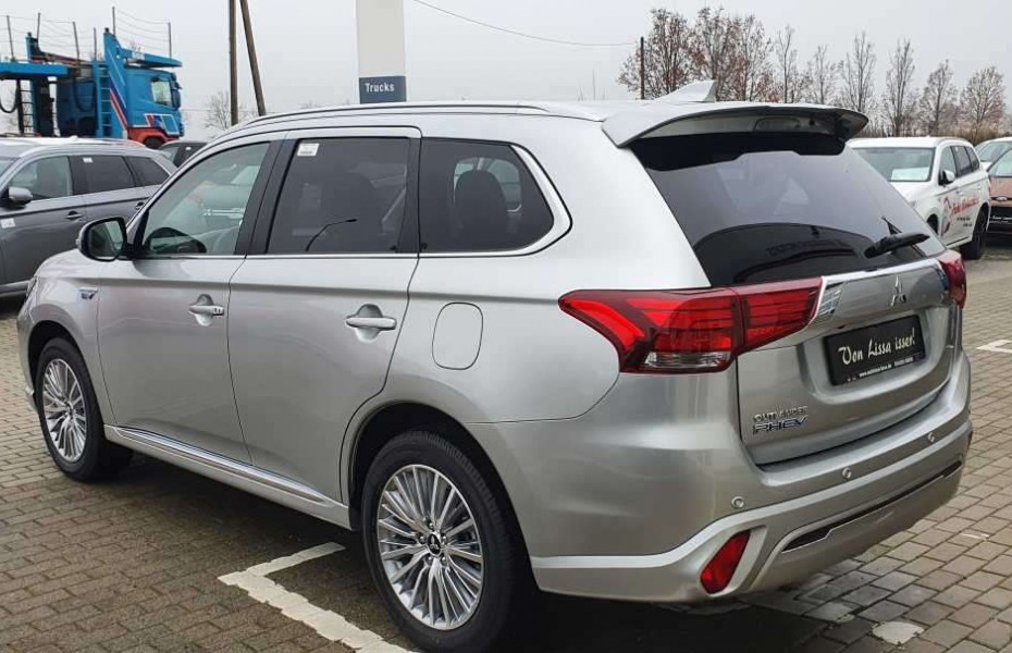 Mitsubishi Outlander PLUS FA-Paket 2.4 MIVEC 4WD LED / DAB+