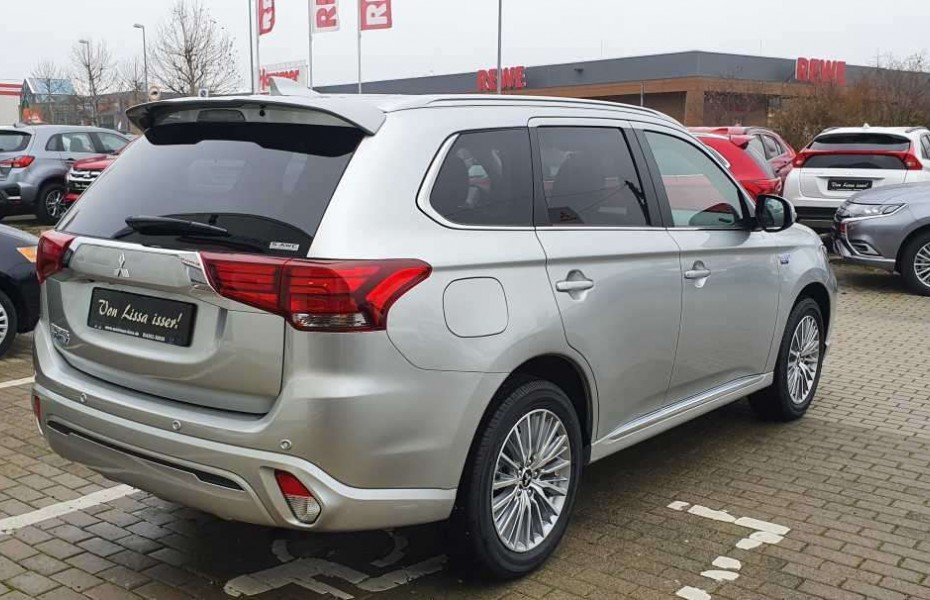 Mitsubishi Outlander PLUS FA-Paket 2.4 MIVEC 4WD LED / DAB+