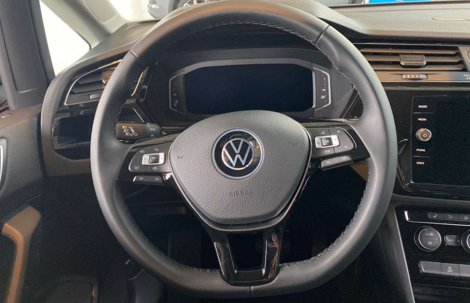 Volkswagen Touran 1.5 TSI DSG R-Line Highline NAVI KLIMA AH