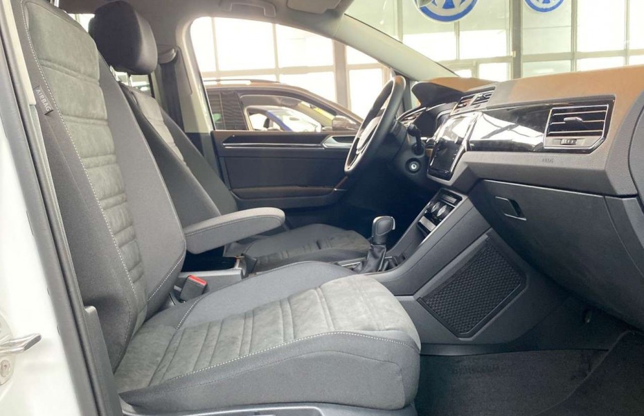 Volkswagen Touran 1.5 TSI DSG R-Line Highline NAVI KLIMA AH