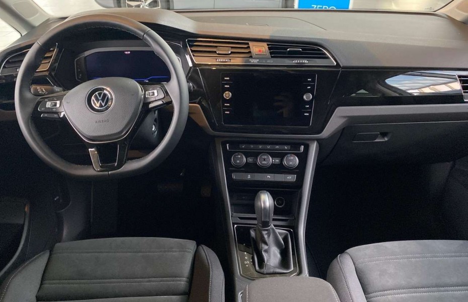 Volkswagen Touran 1.5 TSI DSG R-Line Highline NAVI KLIMA AH