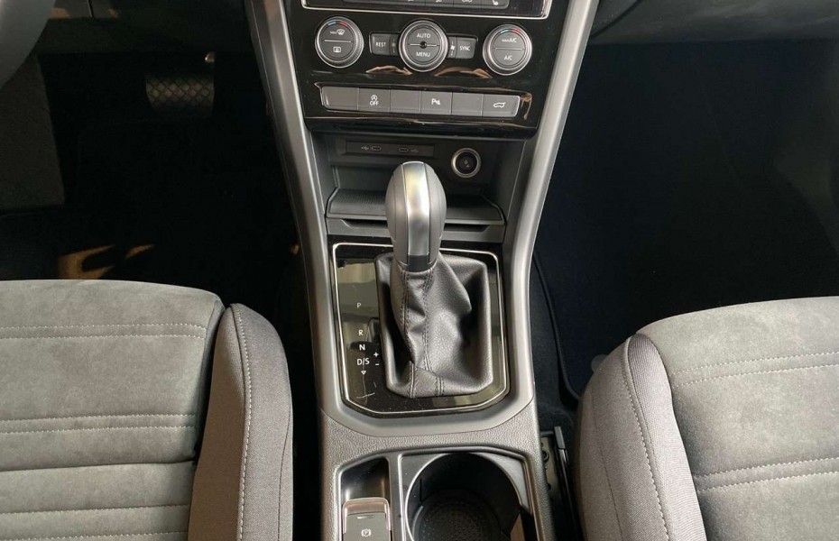 Volkswagen Touran 1.5 TSI DSG R-Line Highline NAVI KLIMA AH