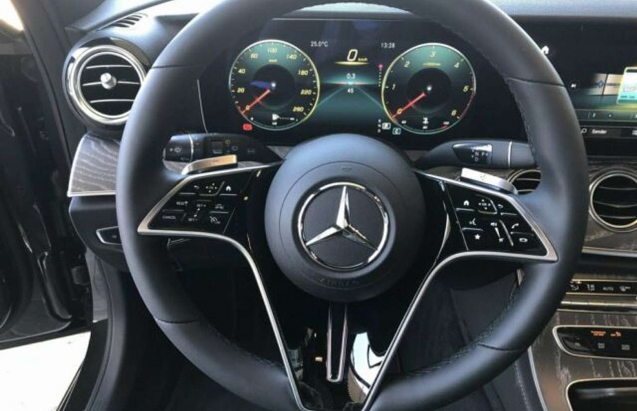 Mercedes-Benz Třídy E 220 d T-Modell AVANTGARDE+MULTIBEAM+BURMESTER+