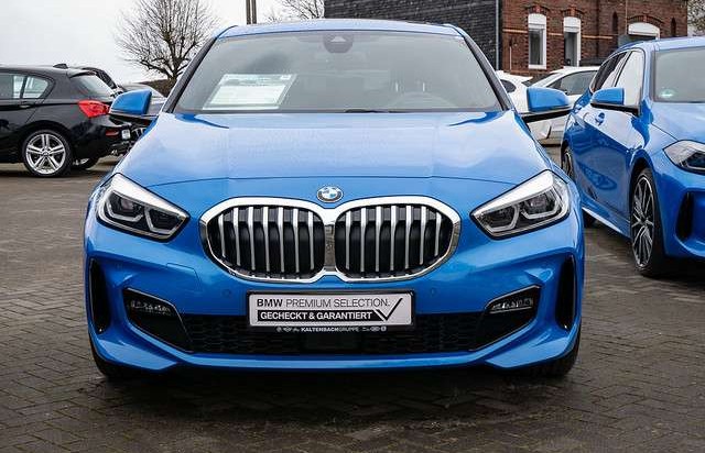 BMW Řada 1 d xDrive M-Sportpaket ACC HUD AHK PANORAMA