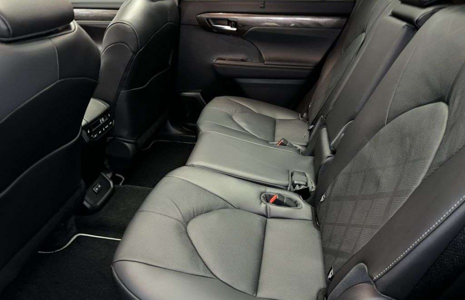 Toyota Highlander 2.5 Hybrid Luxury Pano.HUD,7-Si.,360°,Navi,Leder