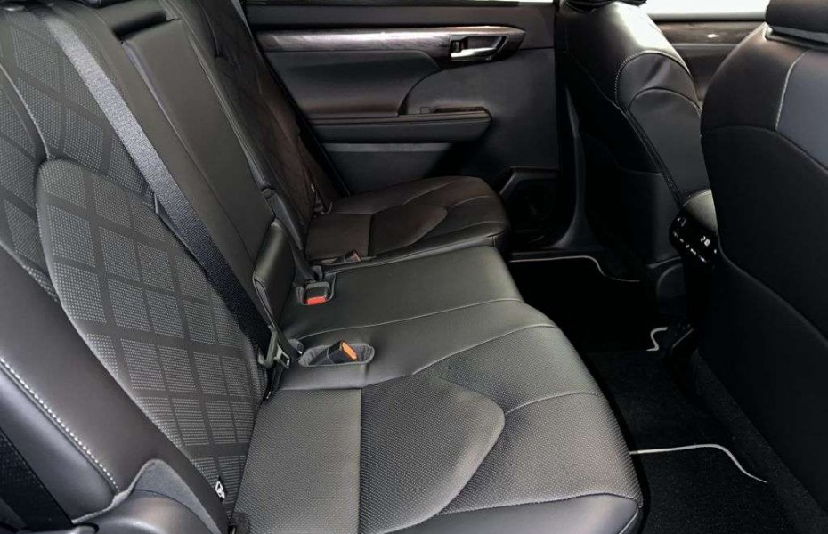 Toyota Highlander 2.5 Hybrid Luxury Pano.HUD,7-Si.,360°,Navi,Leder