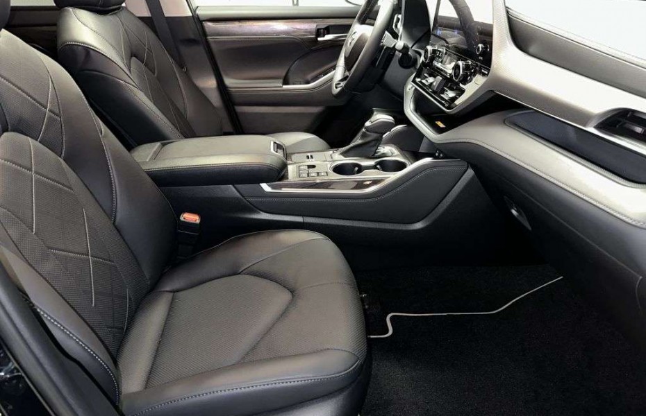 Toyota Highlander 2.5 Hybrid Luxury Pano.HUD,7-Si.,360°,Navi,Leder