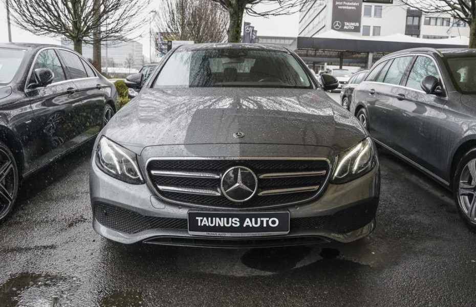 Mercedes-Benz Třídy E 400d 4M AVANTGARDE COMAND STH. AHK HUD