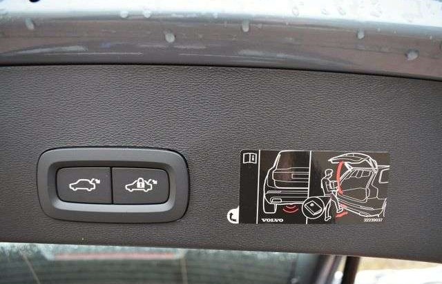 Volvo XC40 D4 AWD Inscription TOP Pano LED Taž AdTemp