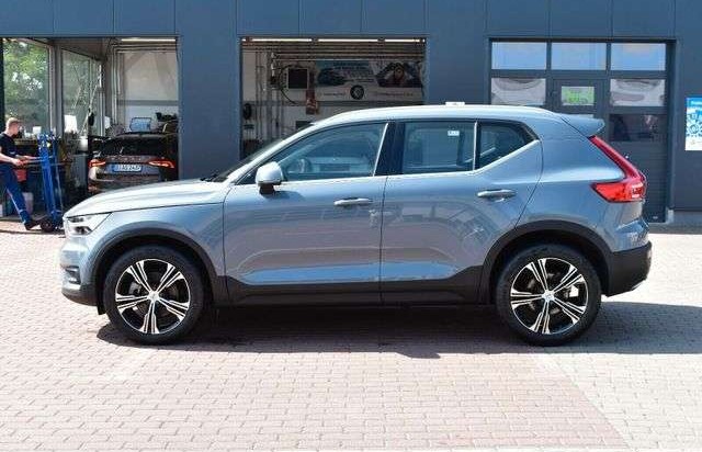 Volvo XC40 D4 AWD Inscription TOP Pano LED Taž AdTemp